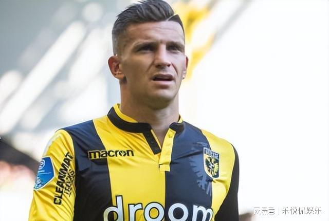 抬手致意 抬手致意